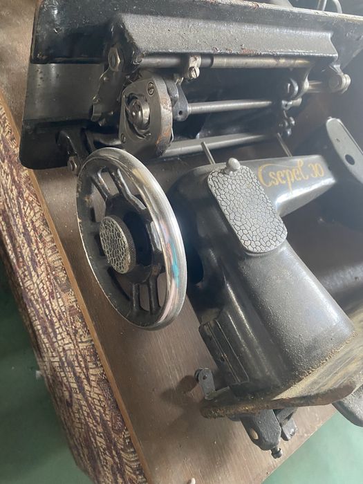 Продам дві швейні машинки