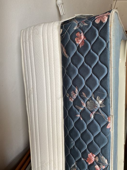 Cama antiga em madeira maciça + estrado (colchões oferta)
