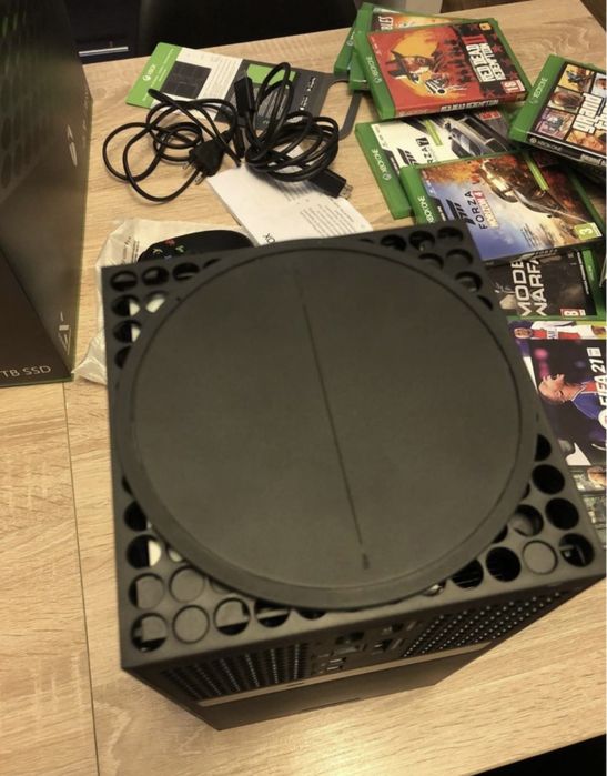 Konsola Xbox Series X + 2 Pady + Gry + Fortnite Roblox Forza Cod GTA