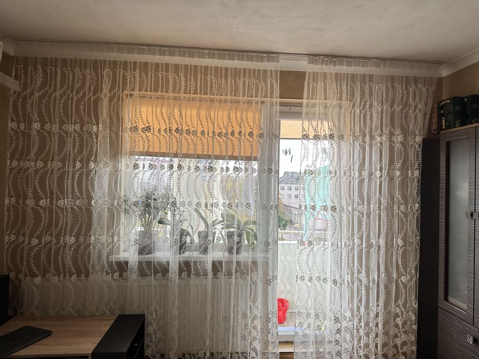 Тюль на велике вікно з балконом