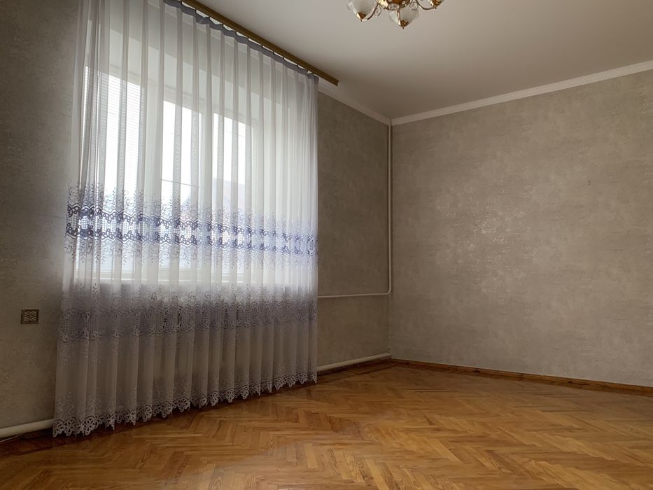 Продаж будинку , центр Гайсина, гараж, підвал, літня кухня, є торг