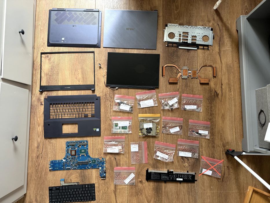 Asus ProArt Studiobook W700 - sprzedaż wszystkich części lub na części