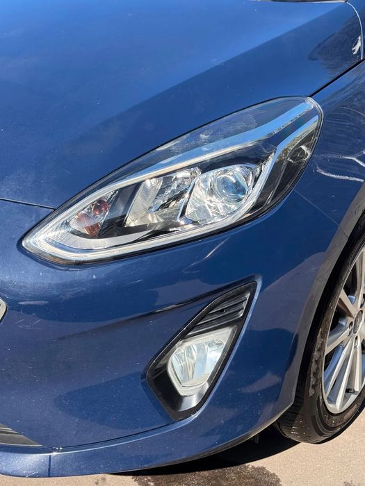 Ótica / farol esquerda FORD Fiesta VII (HJ, HF)