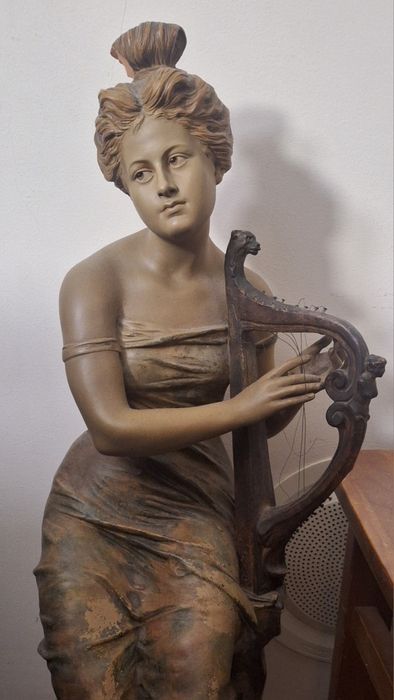Estatueta Clássica “La Musique” 76cm – Grande Peça Decorativa