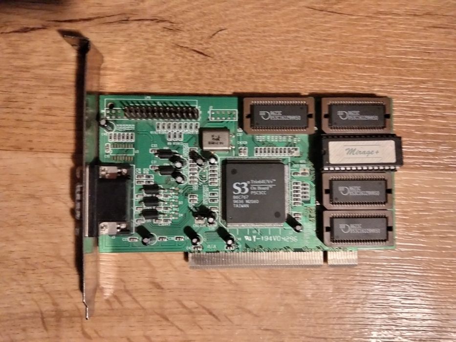 Видеокарта S3 Trio64UV+ (86C767) с интерфейсом PCI.