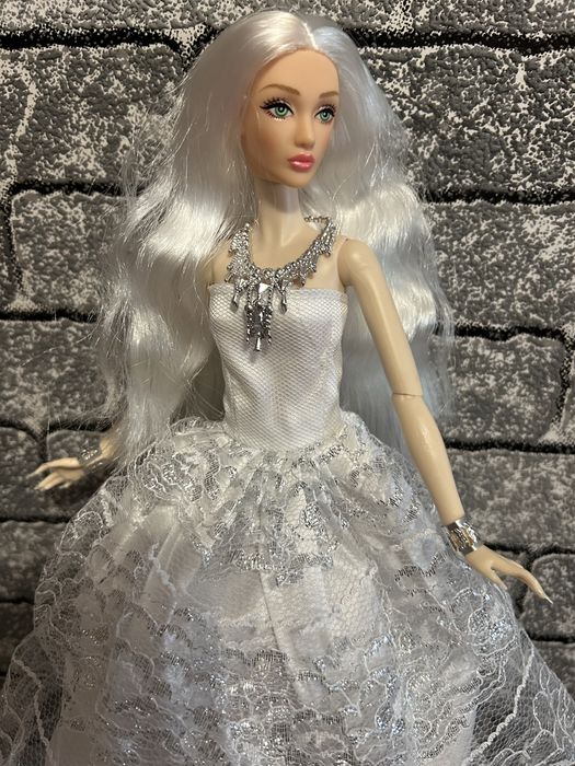 Лялька наречена Барбі гібрид , голова Дефа, тіло типу Інтегріті Мізі