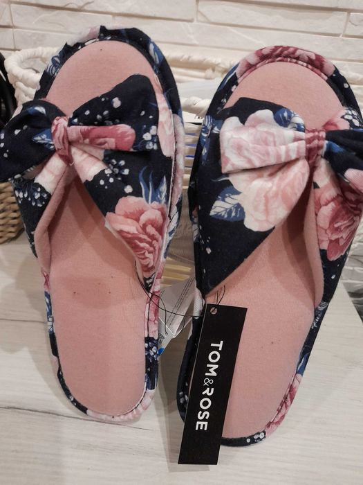 Nowe kapcie rozm.37