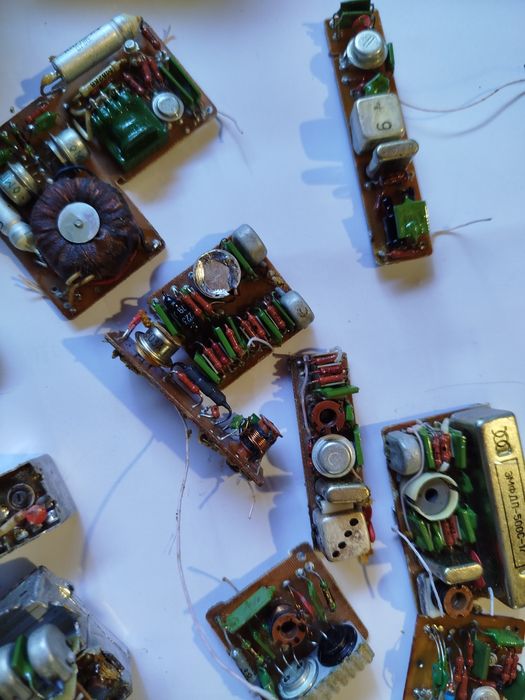 Продам радіо деталі, рація.