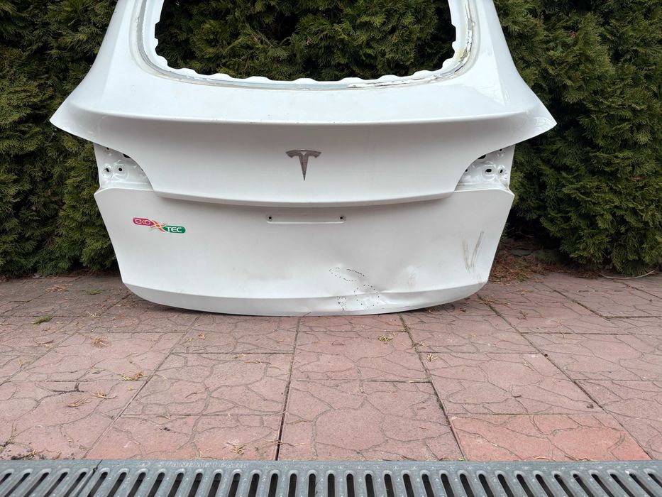 Кришка багажника Tesla model Y
