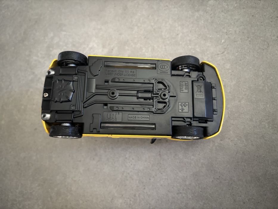 Model Uni Fortune skala 1/32 Renault Clio 3 RS pull back
