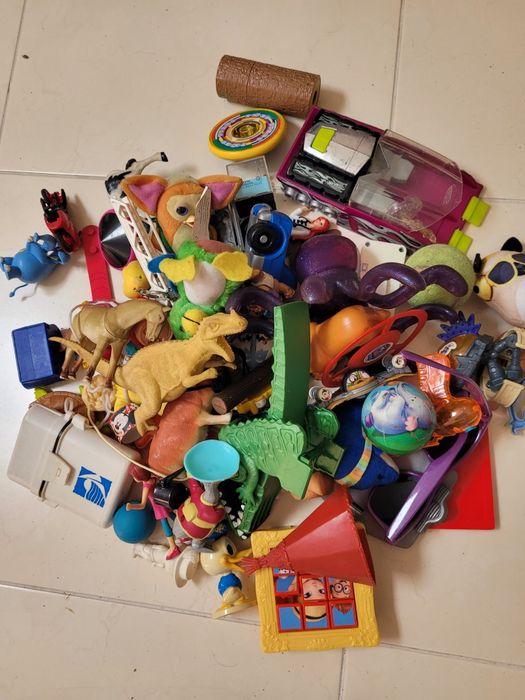 Brinquedos variados tudo 5€