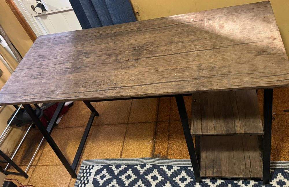 Vendo mesa secretária em bom estado