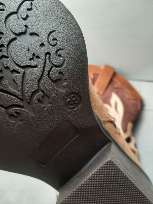 Botas cano camurça NOVAS