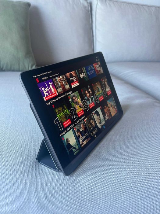 iPad 7th Generation + Apple Smart Keyboard Folio64284261924483121