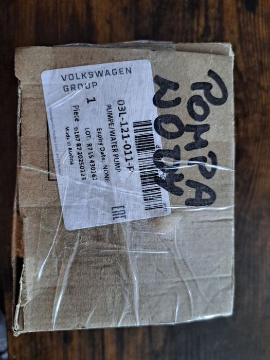 Pompa wody z uszczelką OE 03L121011P