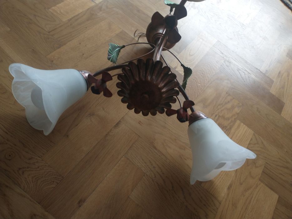 Żyrandol z kloszami