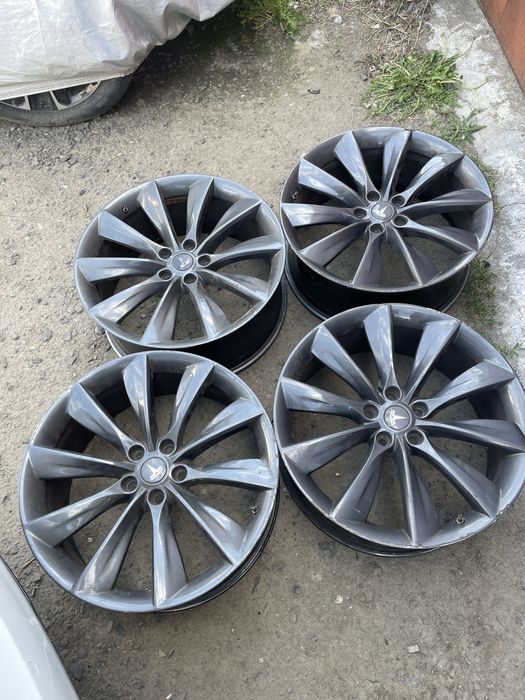 Tesla S 12-20 кузовні запчастини
