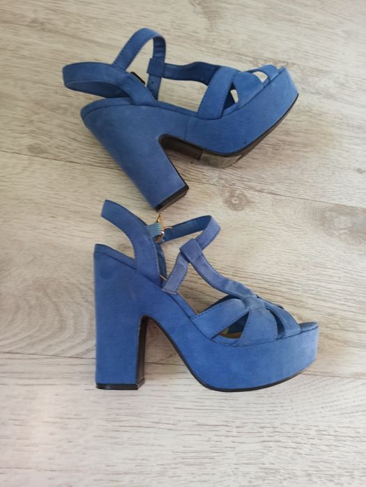 Sandały na słupku roz 36 Atmosphere