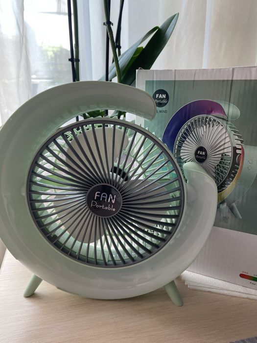 Настільна лампа, тришвидкісний вентилятор з обертанням на 180°