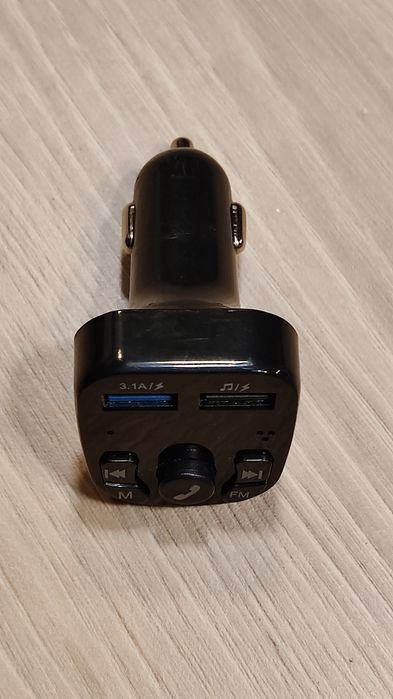 Nowa Szybka ładowarka samochodowa z opcją Radia, Bluetooth. Szybka wys
