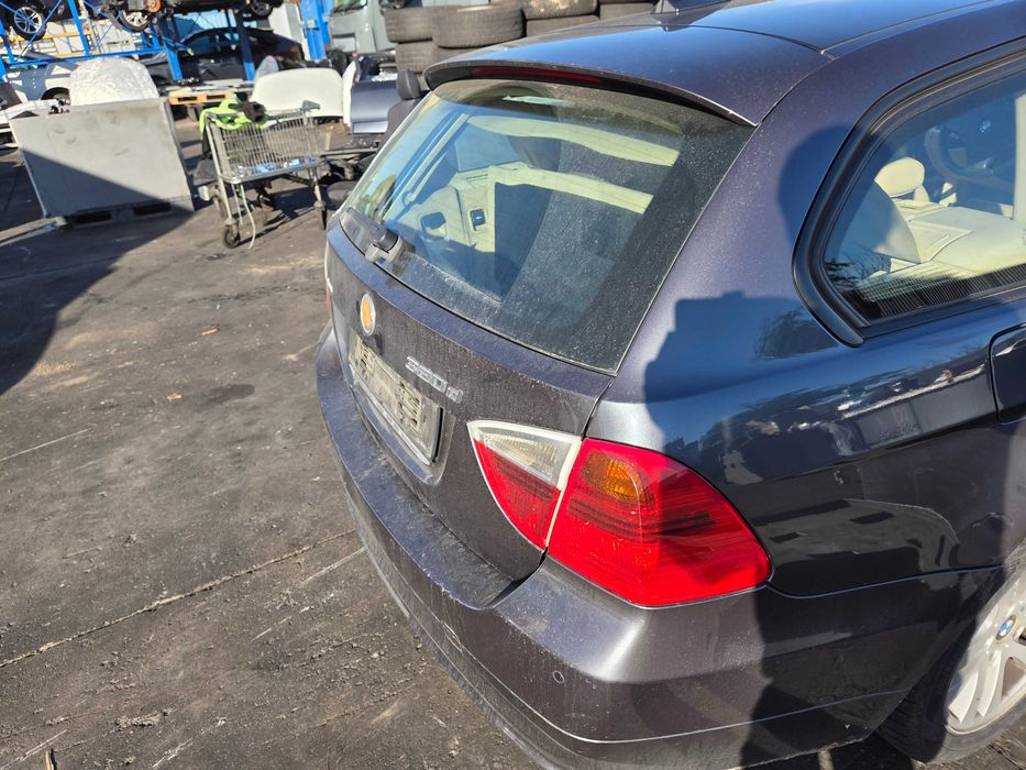 BMW E90/E91 A22/7 Kompletna klapa bagażnika