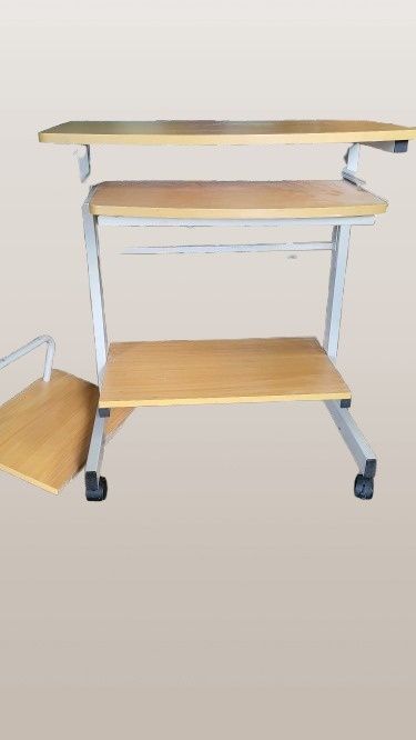 Stolik pod komputer na kółkach