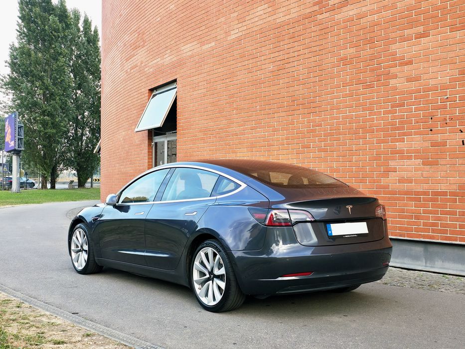 Tesla Model 3 Long Range AWD