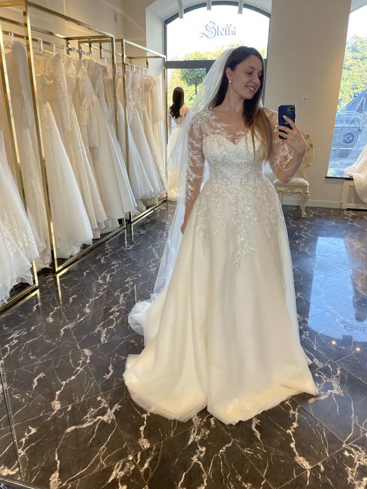 Розкішна весільна сукня