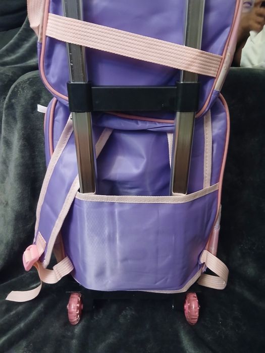 Conjunto Escolar "Guerreras K-Pop / Demon Hunters" (Mochila + Estojo + Lancheira) – Novo!