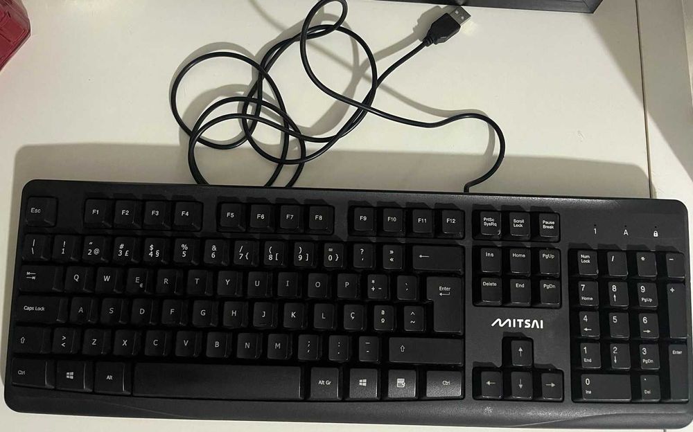 Teclados MITSAI e KUNFT