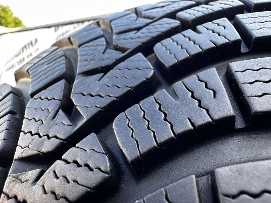 Шини 215/60 R 17 Falken Eurowinter HS01. Зима пара. Колеса склад.