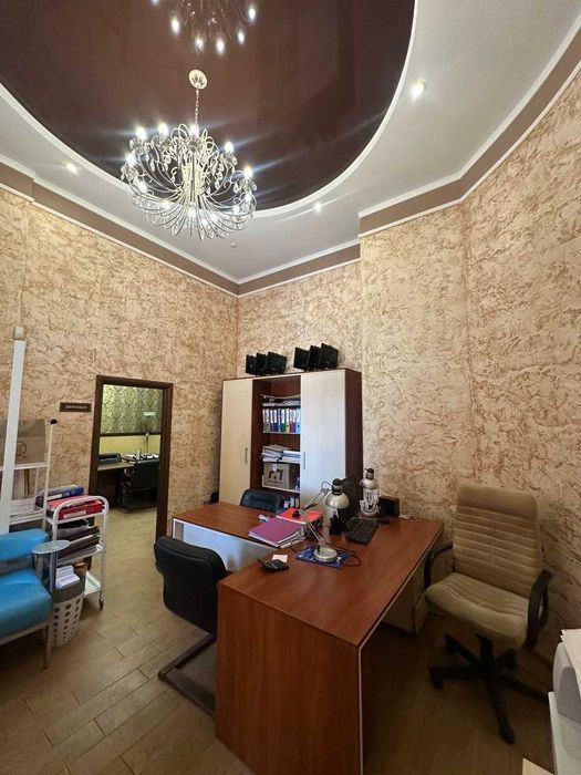 Продаж комерційного приміщення на Зарічанській.