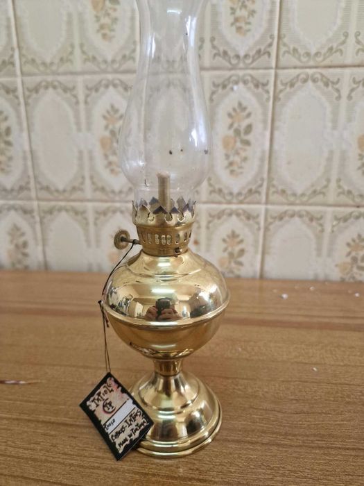 Par de candeeiros a petróleo em latão, fabrico português