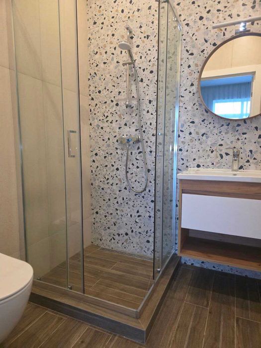 Продам дом на берегу озера с бассейном в КГ"Межречье" от собственника.