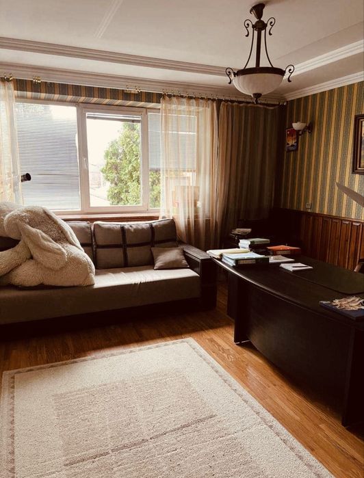 Дом вблизи метро Хол.Гора.Рядом с/м Класс. 240 м2. Старт 180000$.