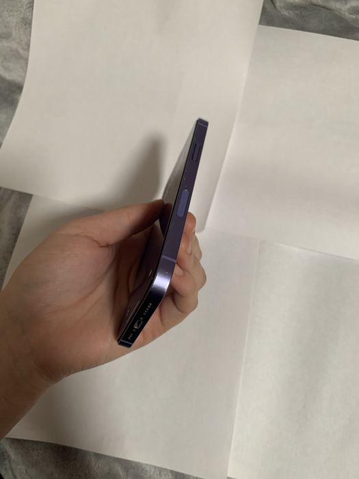 Продам iPhone 12