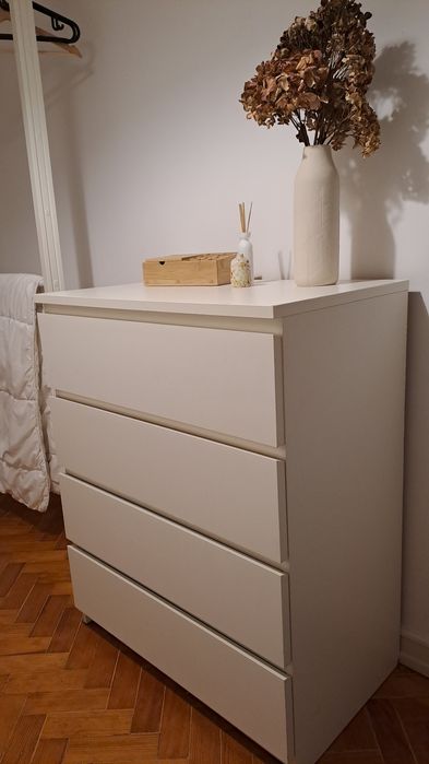 Cómoda c/ 4 gavetas IKEA