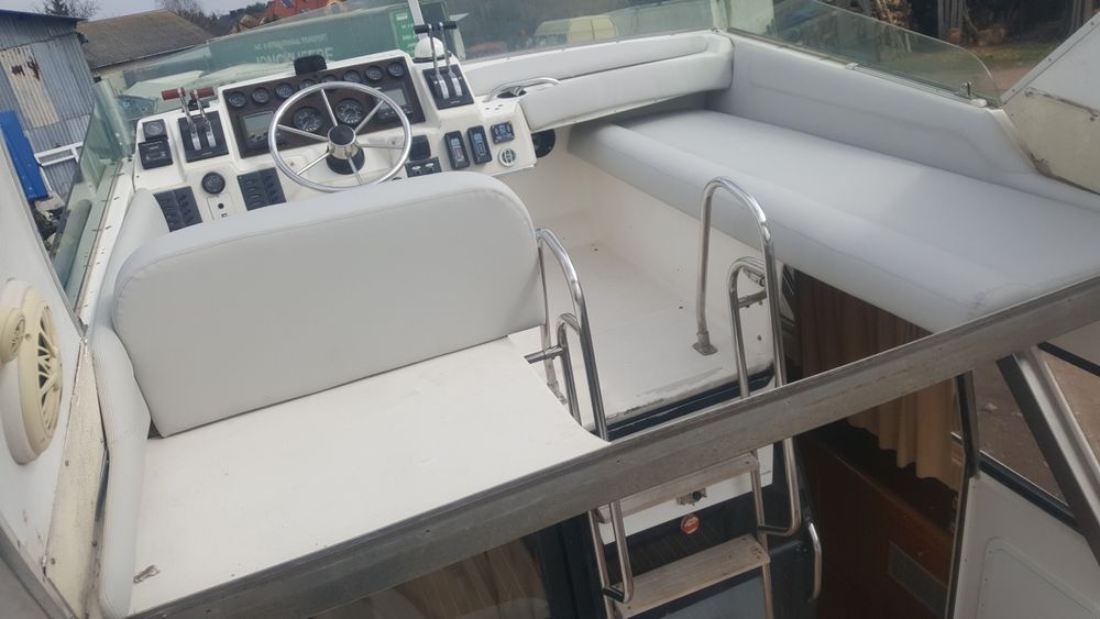 Jacht motorowy bayliner 3058 houseboat