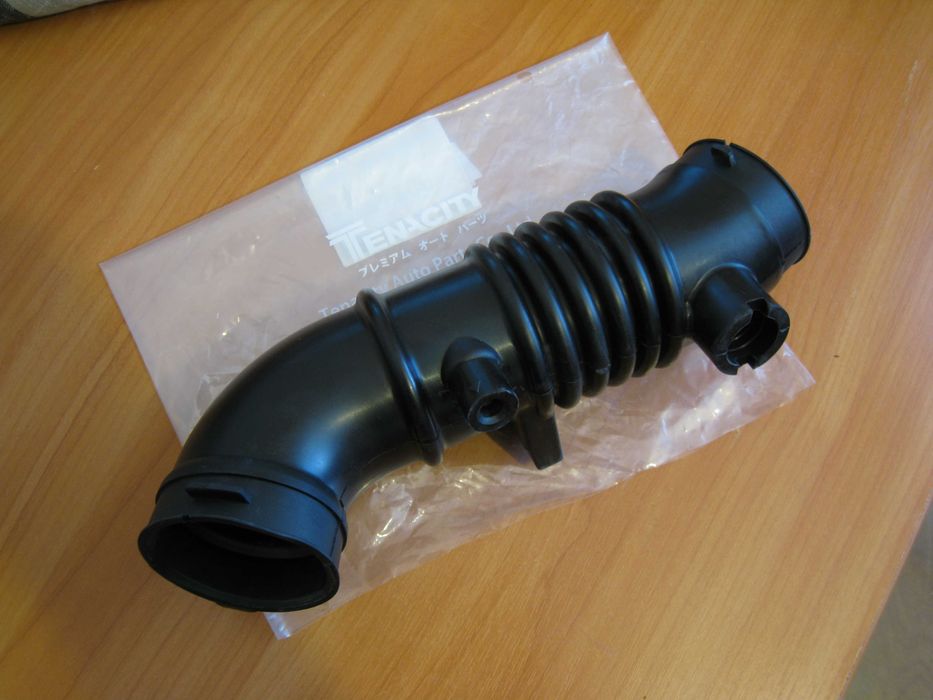 Повітряний патрубок mazda 323 BA (94-98) 1.5