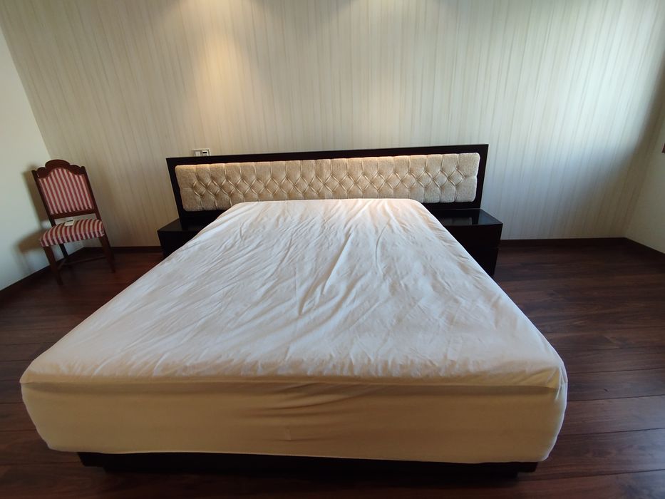 Cama de casal de madeira escura excelente estado