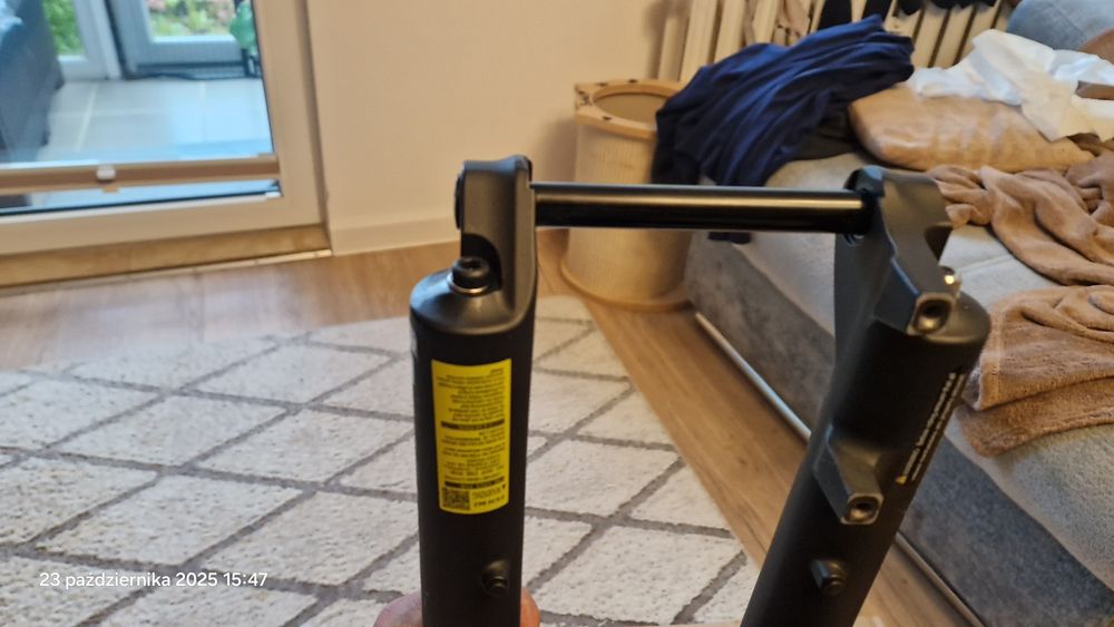 SR Suntour XCM34 Boost LO, Coil, Tapered, skok 130mm