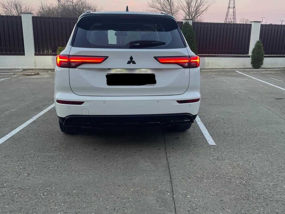 Mitsubishi Outlander 2023 авто свіжо пригнане