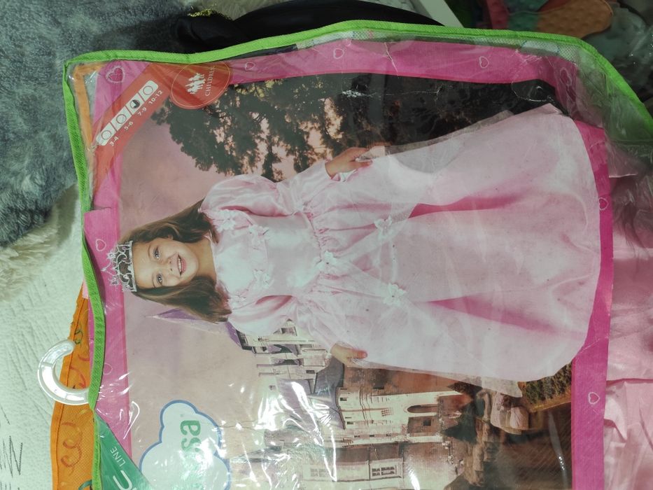 Vendo disfarces de criança