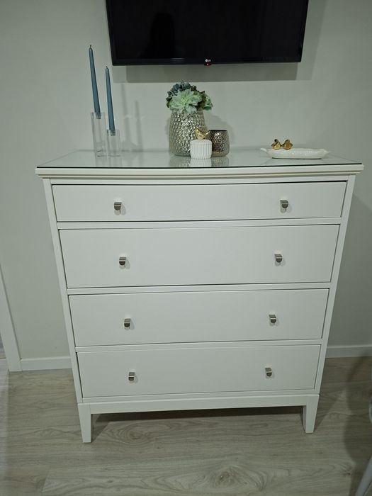 Cómoda Idanäs c/ 4 gavetas branco 104x118 cm