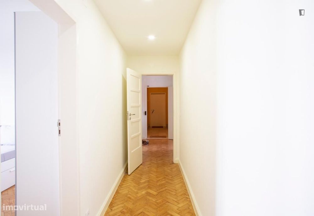 Quarto - localizado em Roma-Areeiro Lisbon