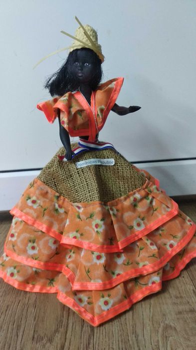 Порцелянова лялька Домінікана