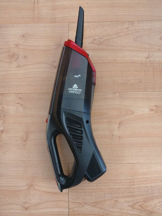 Mini aspirador Bosch com bateria viciada