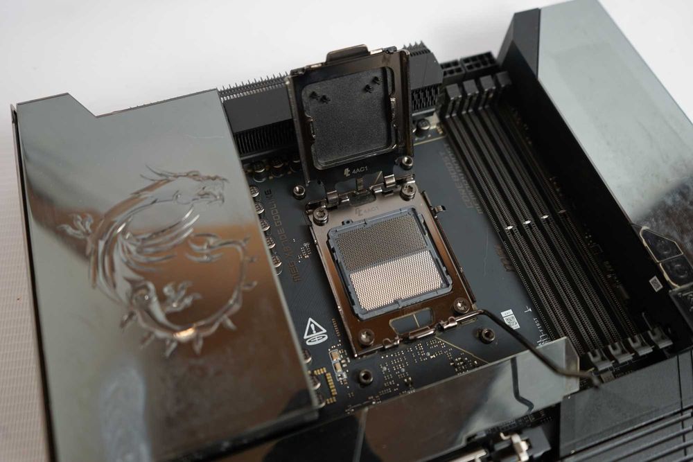 Материнська плата MSI MEG X870E GODLIKE AM5 RYZEN DDR5