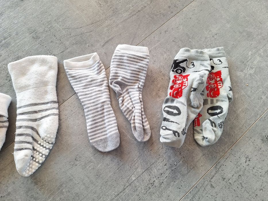 4 pary skarpetek niemowlęcych