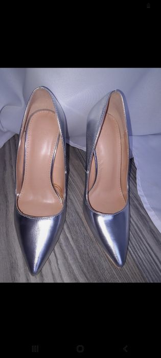 srebrne metaliczne szpilki czółenka